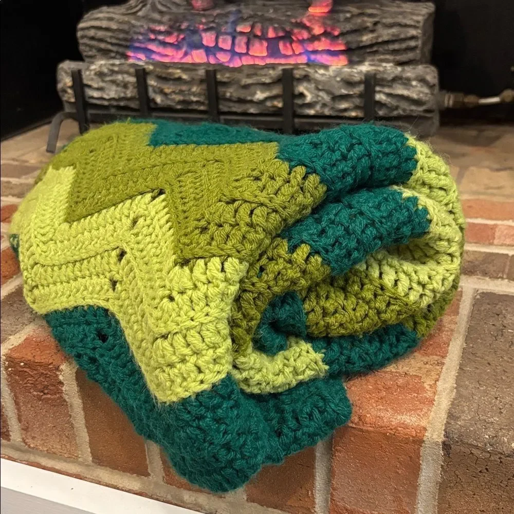 🎀Vintage🎀 Handmade Green Chevron Hand Knit Blanket 40inx62in